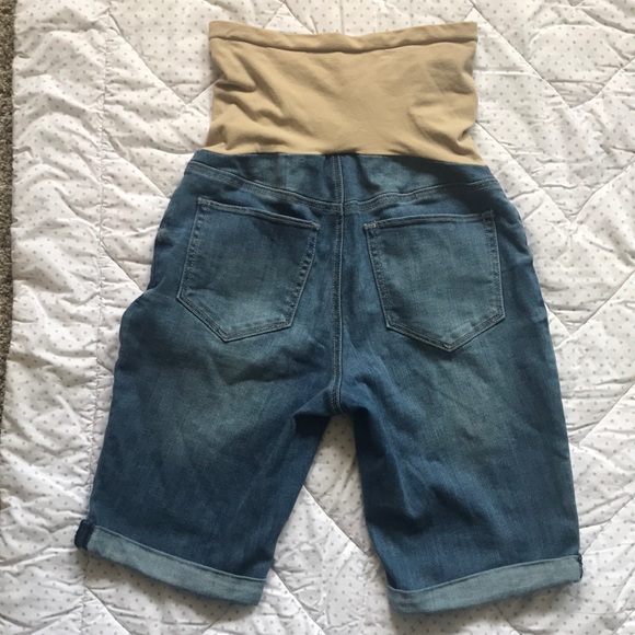 A Pea in the Pod Maternity shorts - Picture 6 of 6